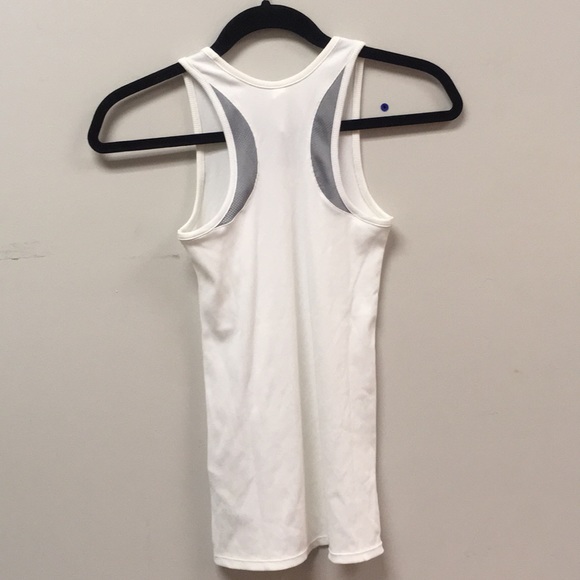 UA Workout Tnk - Picture 3 of 3